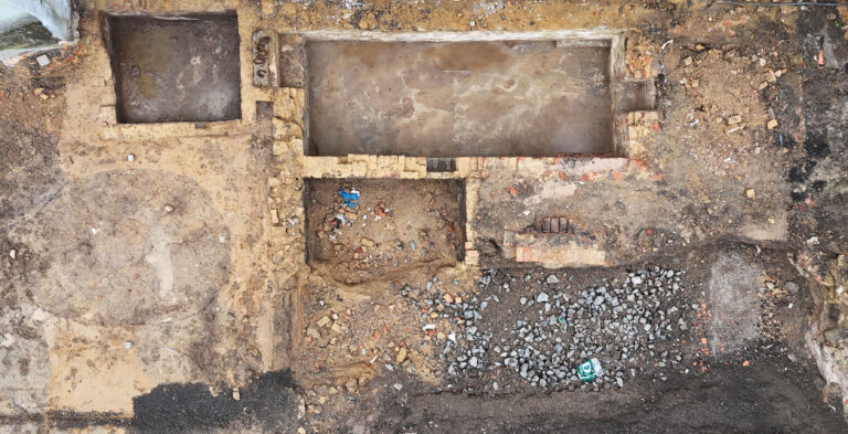 Luftbild von archäologischen Ausgrabungen